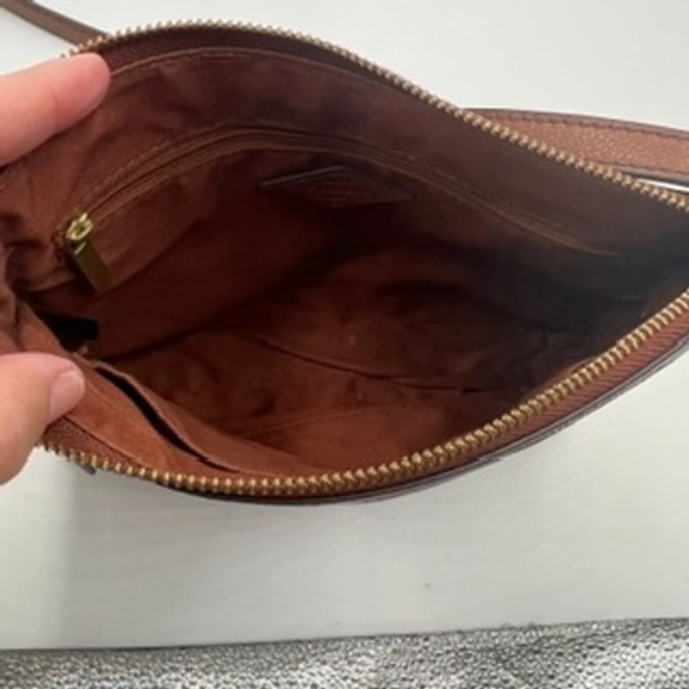 Fossil Brown Pebbled Leather Crossbody Bag ZB7228 with Key Charm - Picture 3 of 9